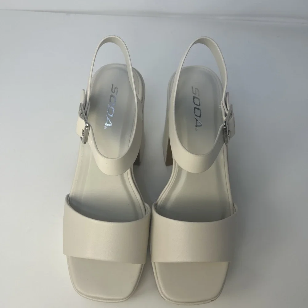 Soda Launch Women's Platform Sandals Square Toe Chunky Heel Off White Size 7 NIB